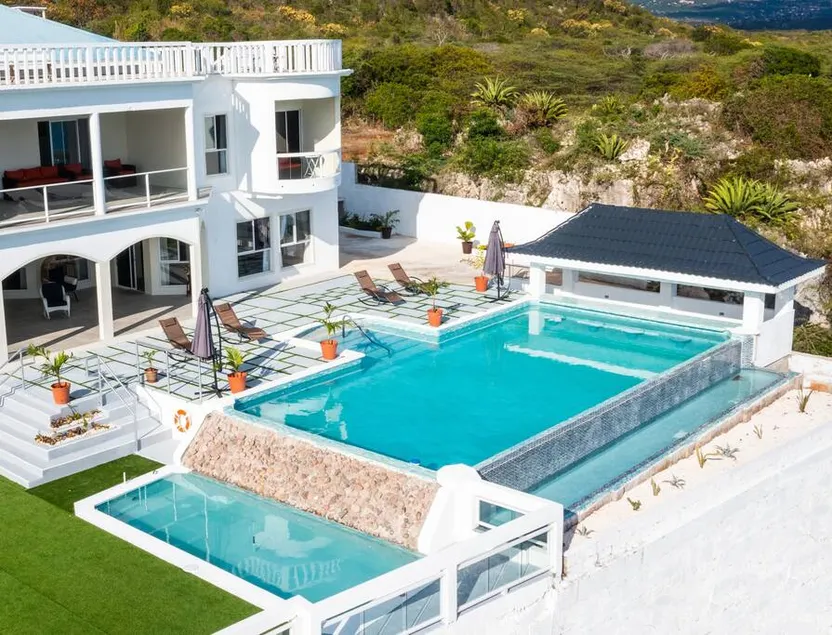 Coral Bay Villa | Oceanview Pool & Chef - Image 1