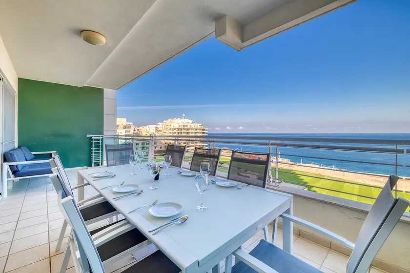 Stunning Seafront Lux Apt Fort Cambridge wt POOL - Image 1