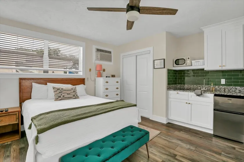 Cozy Queen Studio Stay: Heart of Safety Harbor - Image 1