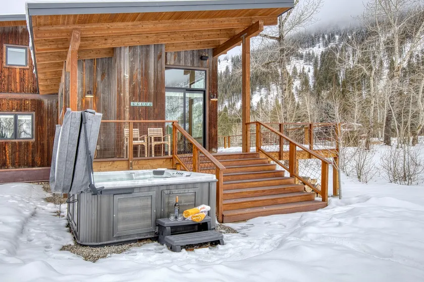 Rustic Modern Luxury Retreat with Hot Tub - Image 1