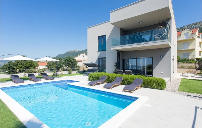 Amazing Home In Kastel Kambelovac - Image 1