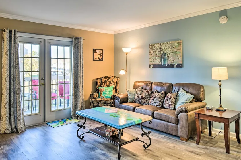 5 Mi to Beach: Gulf Shores Condo w/ Perks! - Image 1