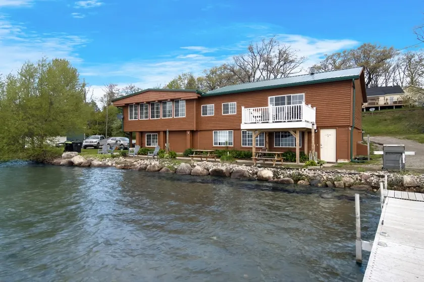 Multi-unit with lake access and stunning views - Image 1
