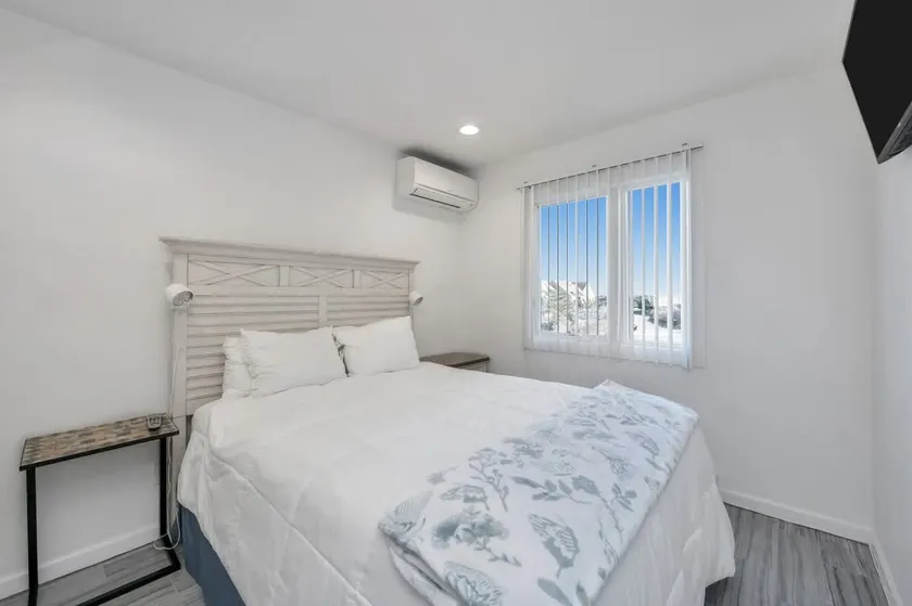 Unit 2022: 1-Bedroom with Loft | 2nd Floor-Bay View | Court Side - Image 1