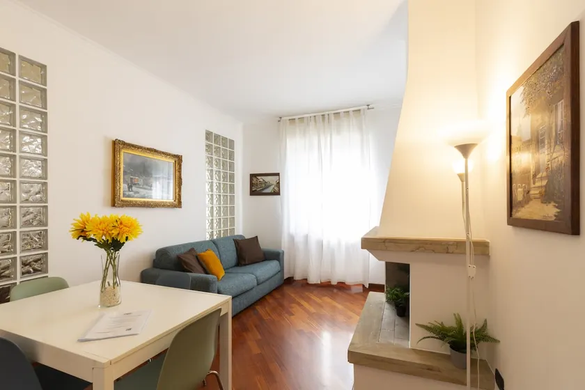 The Wall - Top Floor Apartment - Image 1
