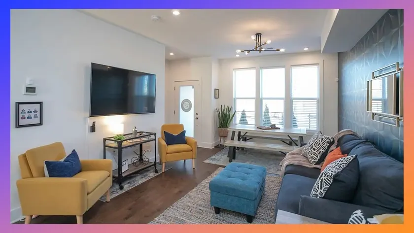 Hank's Hangout 24–Rooftop Deck–Sleeps 8 - Image 1