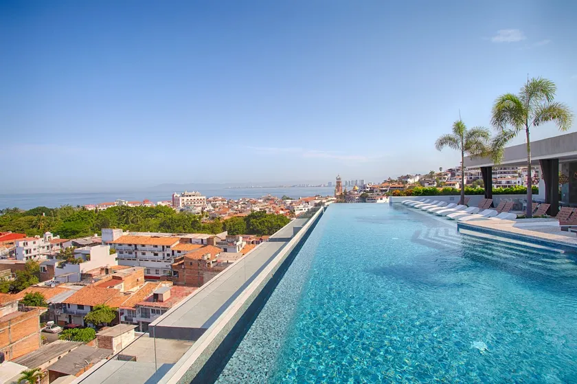 Stylish 2 BR Condo in Romantic Zone - Rooftop Pool - Image 1