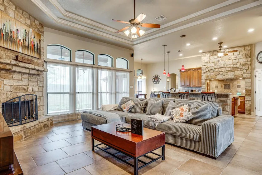 Countryside Retreat! Spacious Home in La Vernia - Image 1