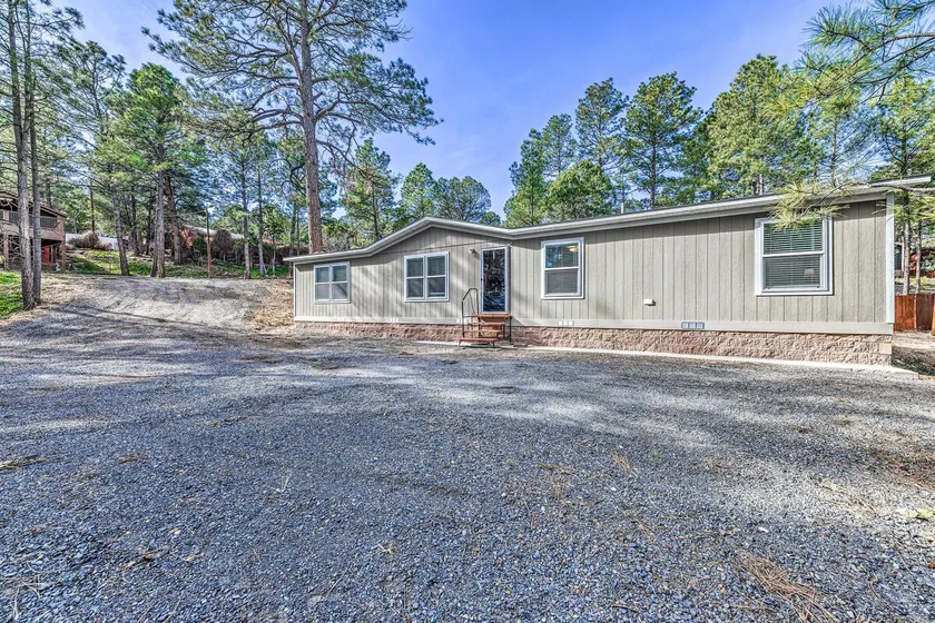 Ruidoso Home Near Golfing, Hiking & Shopping - Image 1