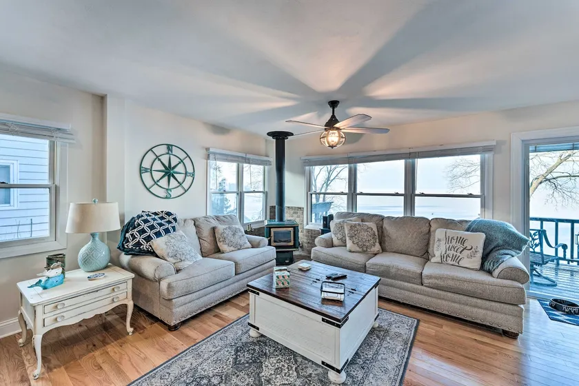Lakefront Home w/ Gorgeous Sunsets, Kayaks, & Pier - Image 1