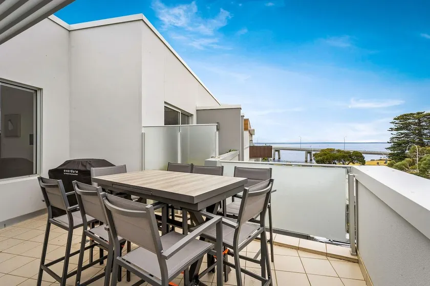 Penthouse Bridgeview San Remo - Image 1