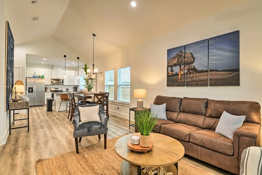 4 Mi to Boat Ramp: Charming Rockport Home - Image 1