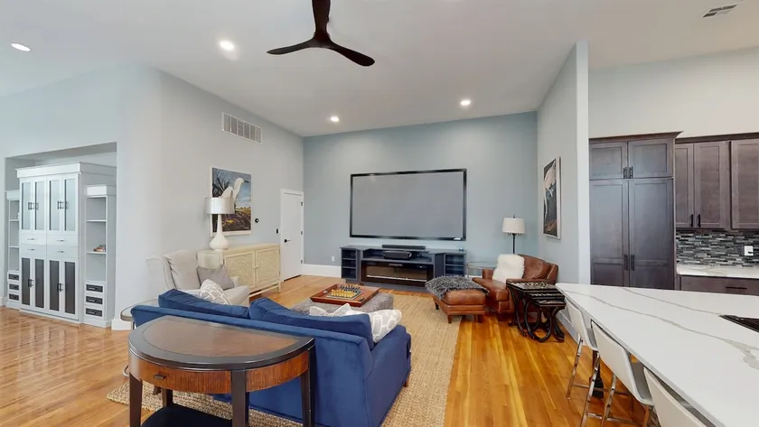 Upscale downtown loft, will not disappoint! - Image 1