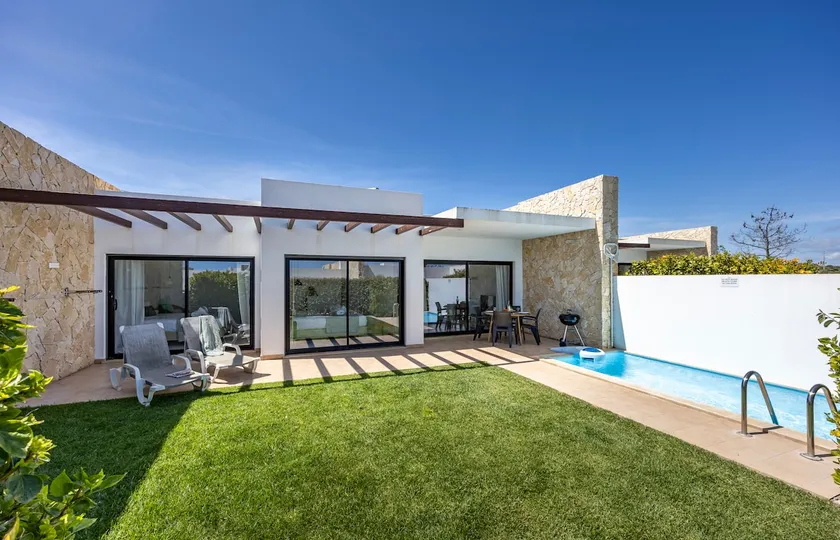 Villa Front Loop - Image 1