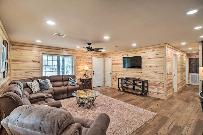 Greers Ferry Home on 40 Acres 1/4 Mi to Lake! - Image 1