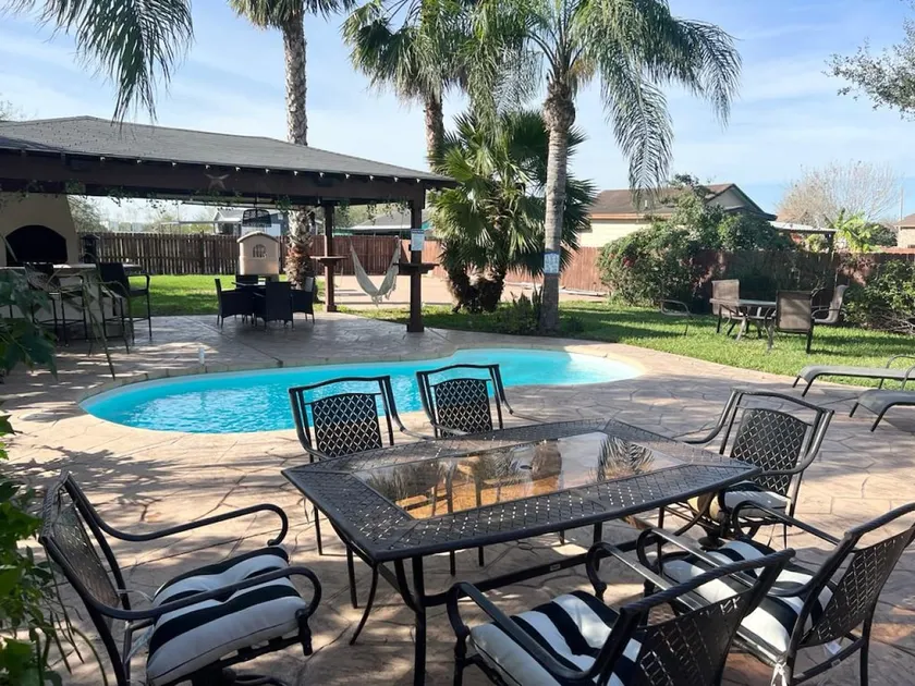 Spacious Pool Home, Outdoor Living, Great Hosts! - Image 1