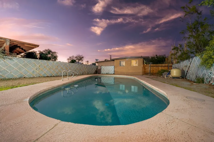 Cozy and Bright, 2 BR 1 BA, Central, Spotless - Image 1