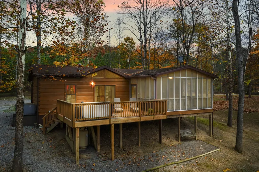 Sleepy Creek -hot tub, pets, grill, fire pit, wifi - Image 1
