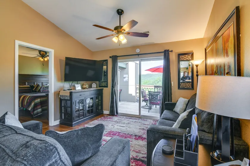 Near Silver Dollar City! Condo w/ Hot Tub & Lake - Image 1