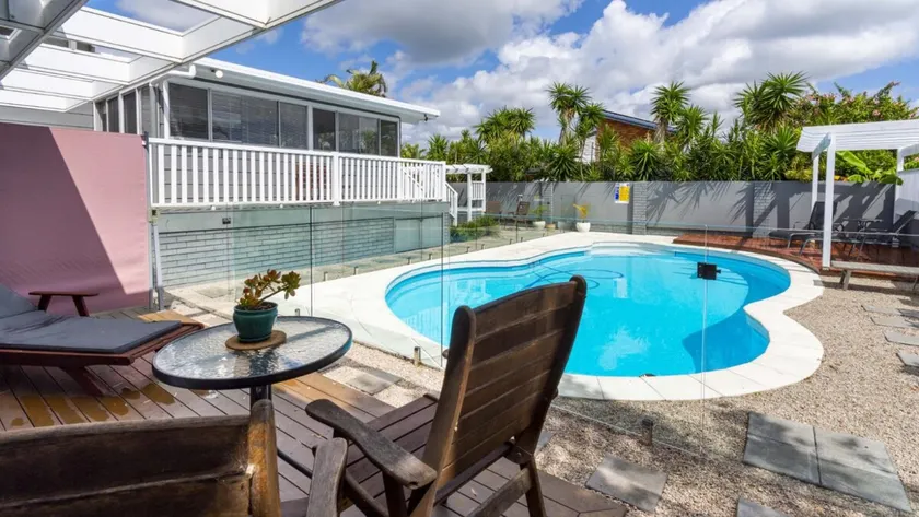 Family Home With Pool and Guest House - Image 1