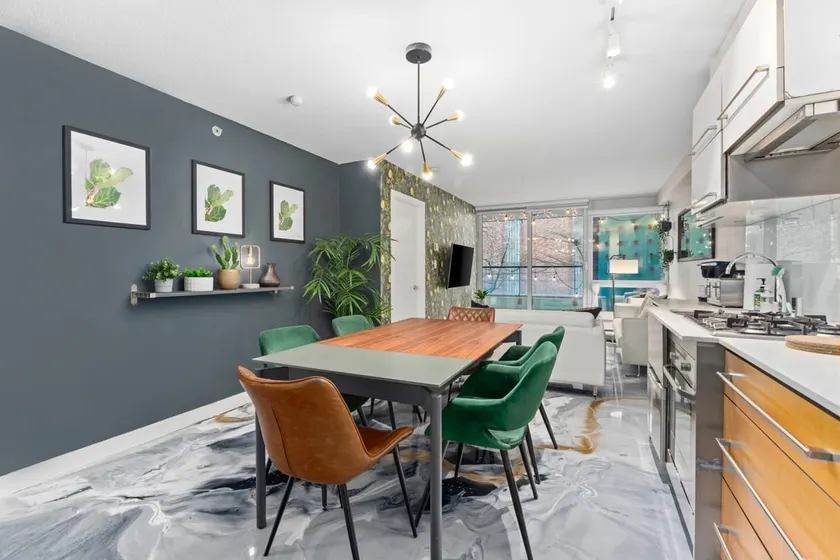 3 Bed Downtown Family Retreat by Stadium 2 Parking - Image 1