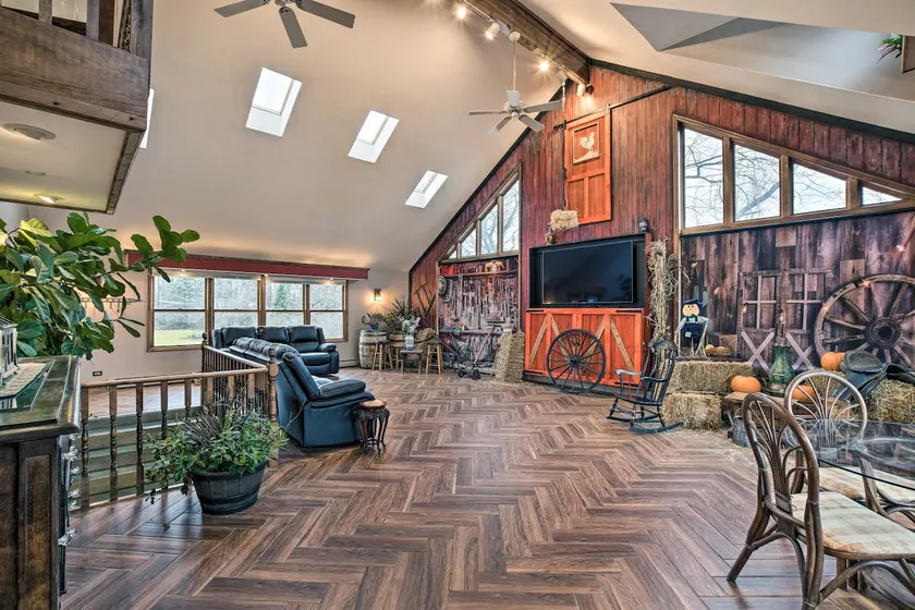 Pet-Friendly Bartlett Farmhouse w/ Deck! - Image 1