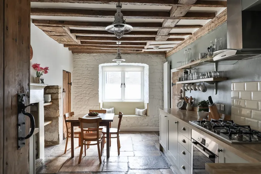 Luxury Tetbury Cottage | Combers Mead | Ensuites - Image 1
