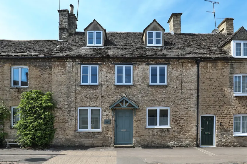 Luxury Tetbury Cottage | Coombers Mead | Ensuites - Image 1
