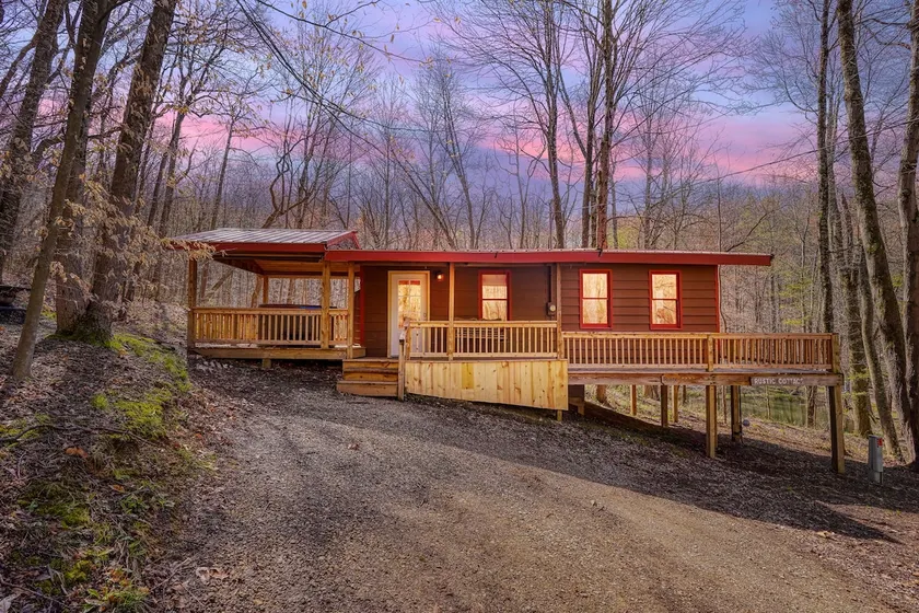 Firefly-Cabin-Private Bathroom-Standard - Image 1