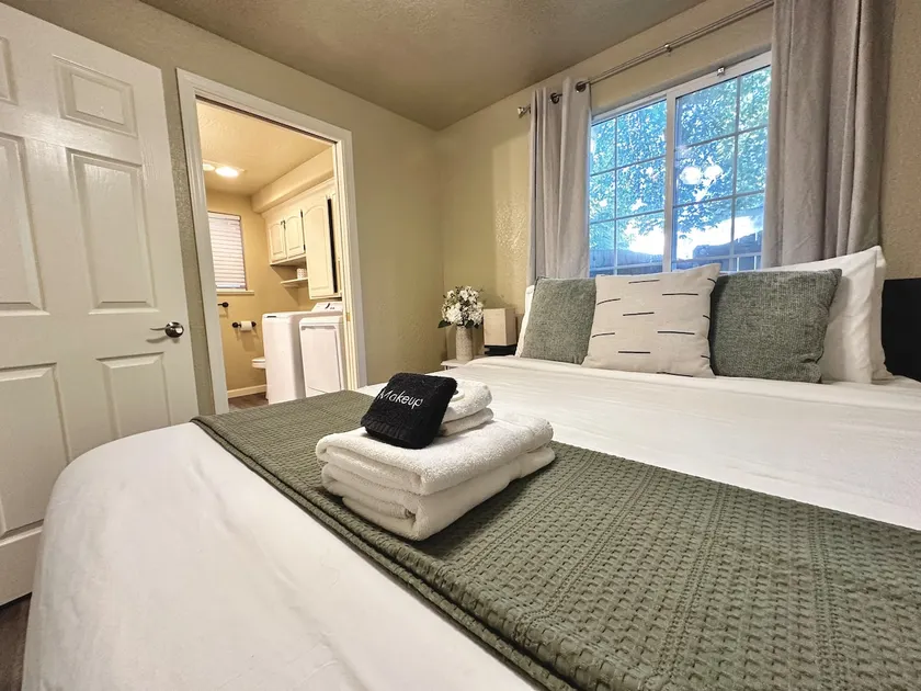 W/D, FULL Kitchen, Downtown walking , Parking - Image 1
