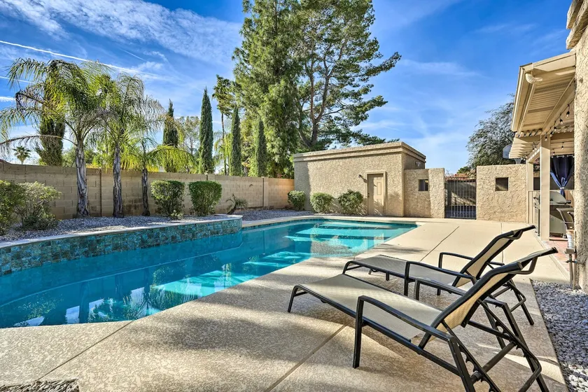 Near Golf! Snowbird Poolside Escape in Scottsdale - Image 1