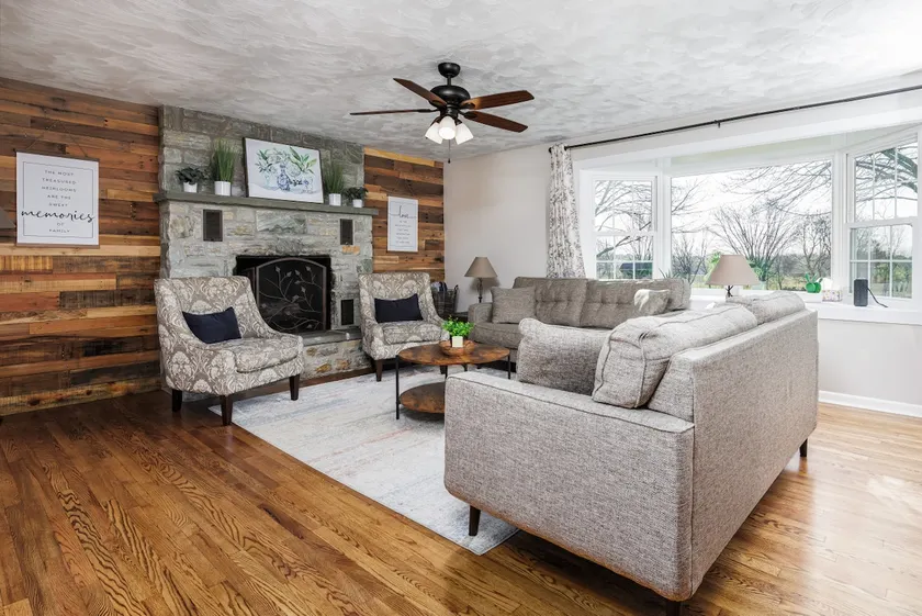 20 min to Sight& Sound*game room*patio*hot tub - Image 1