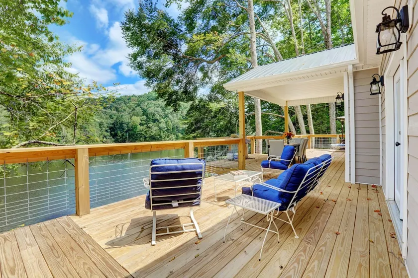 Summer's not over! Lake Treehouse w/Private Dock - Image 1