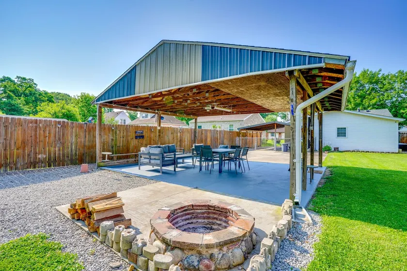 Pet-Friendly Clarksville Home w/ Central A/C - Image 1