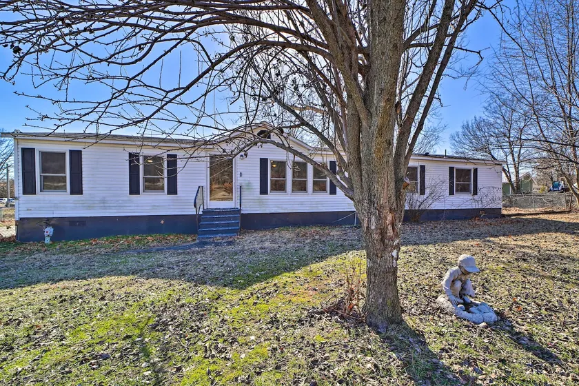 Family-Friendly Bernice Home: 2 Mi to Lake & Park! - Image 1