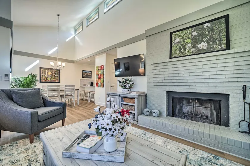 Sapphire Home w/ Grill & Pool Access - Image 1