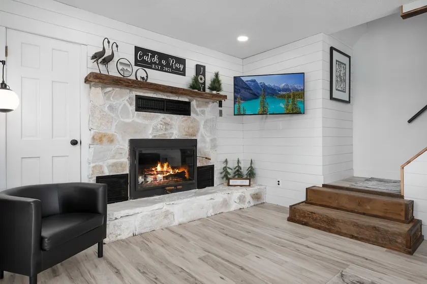 Lake Michigan Views: Solarium & Cozy Fireplace - Image 1