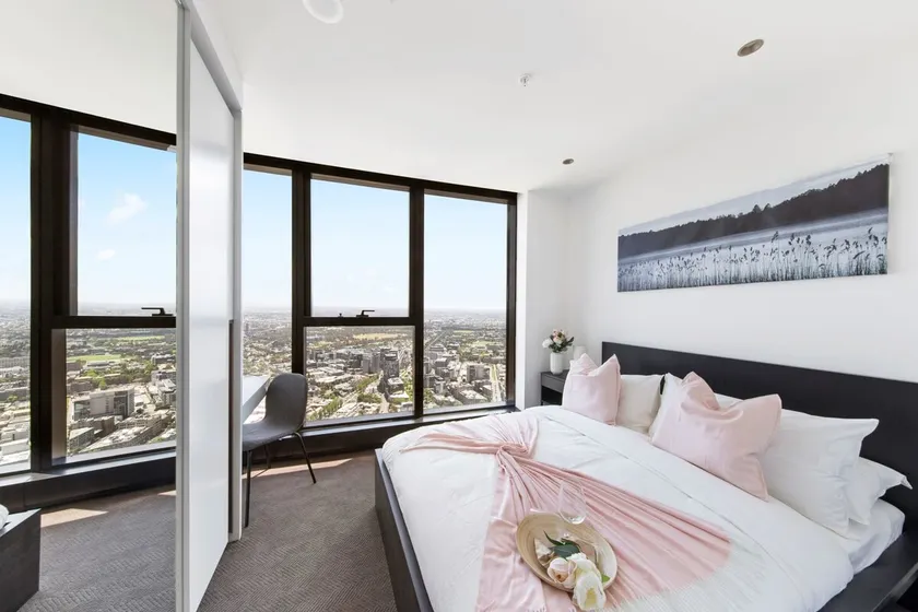 Lovely 3BR Apt with Panoramic Views, FREE Parking - Image 1