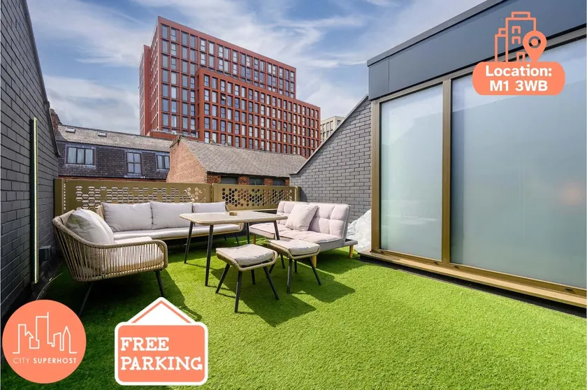4 Bed Canal St Villa Free Parking - Image 1