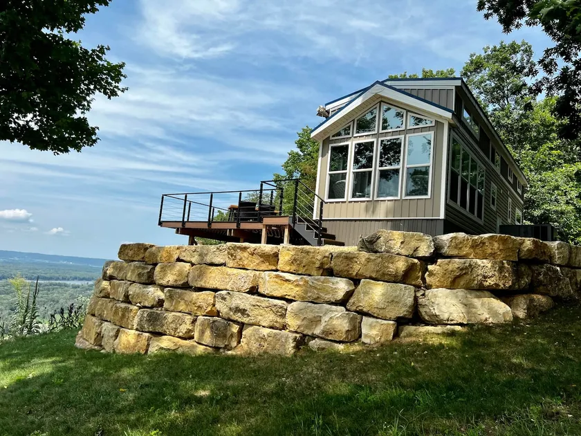 Paradise Point- Sleeps 2 HOT TUB - Image 1