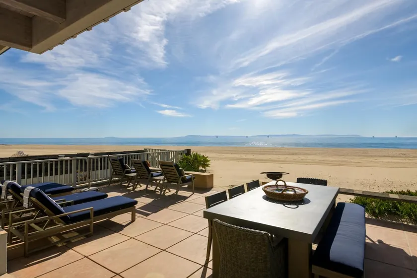Beachfront Bliss in Beautiful Carpinteria - Image 1