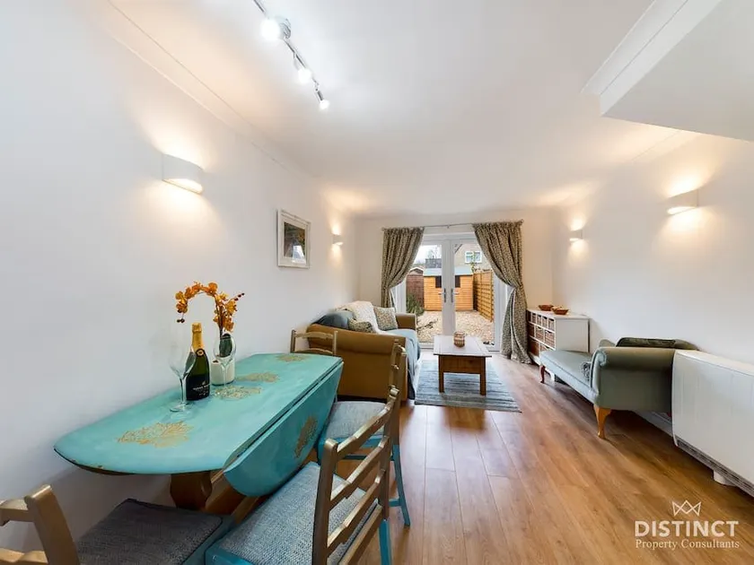 Newly Renovated, Pet Friendly, Garden and Parking - Image 1