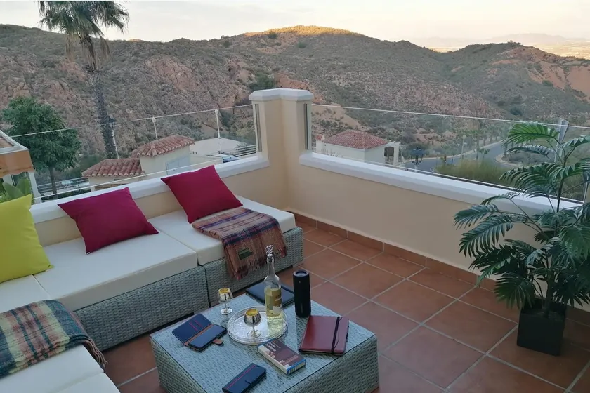 2 Bed House Sleeps 4 - Pool Sea Views Parking - Image 1