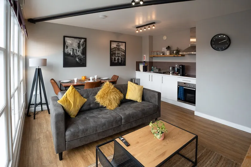 Penthouse with views, perfect spot 2 bedroom Penthouse (King & Single) - Image 1
