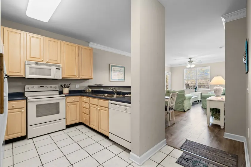 Pool & Private Balcony! Crow Creek Golf Club Condo - Image 1