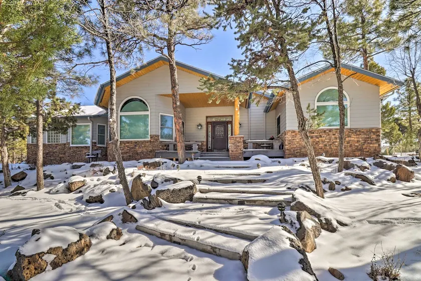Patio & Forest View: Peaceful Show Low Home - Image 1