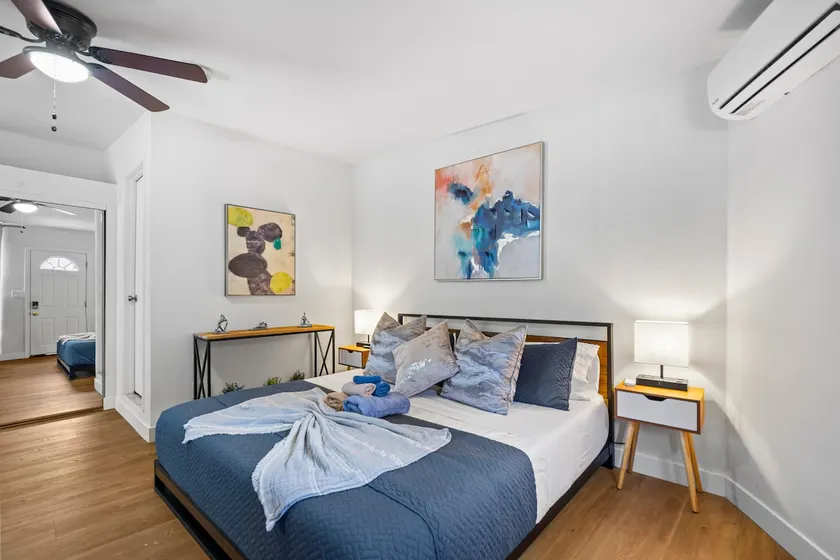 Stylish Burbank Guesthouse near Studios – King Bed - Image 1