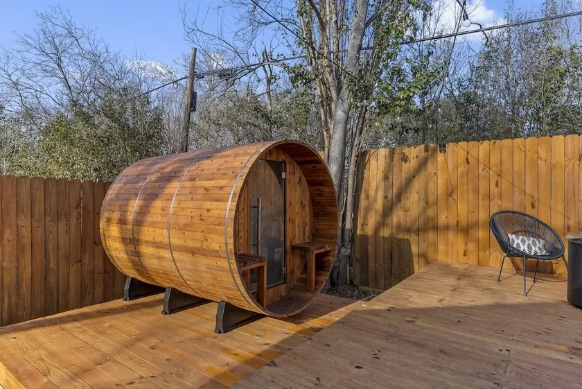 5th St Getaway w Sauna Hot tub Firepit & Game Room - Image 1