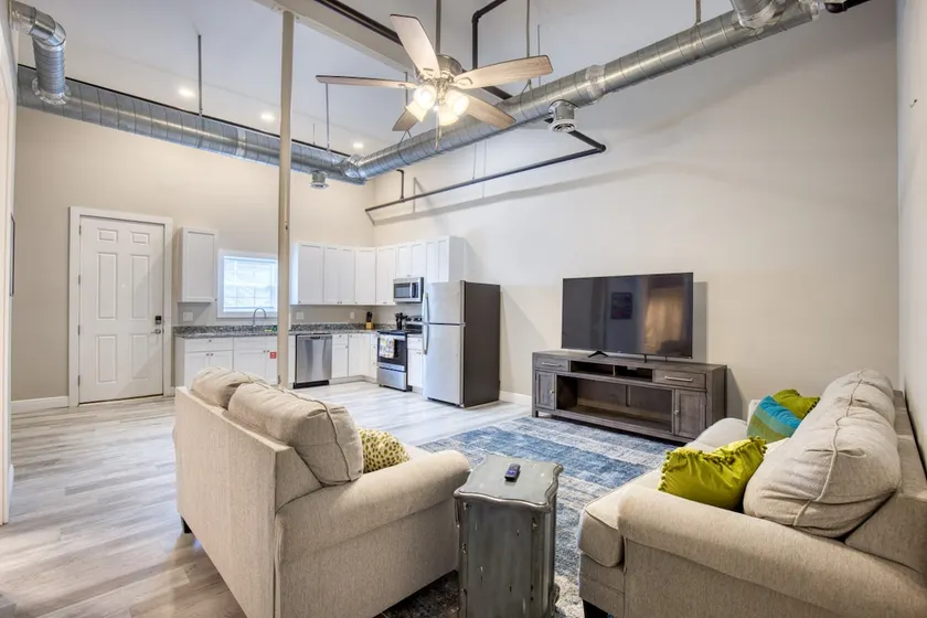 Luxury Coastal Suite in Downtown Biloxi - Image 1
