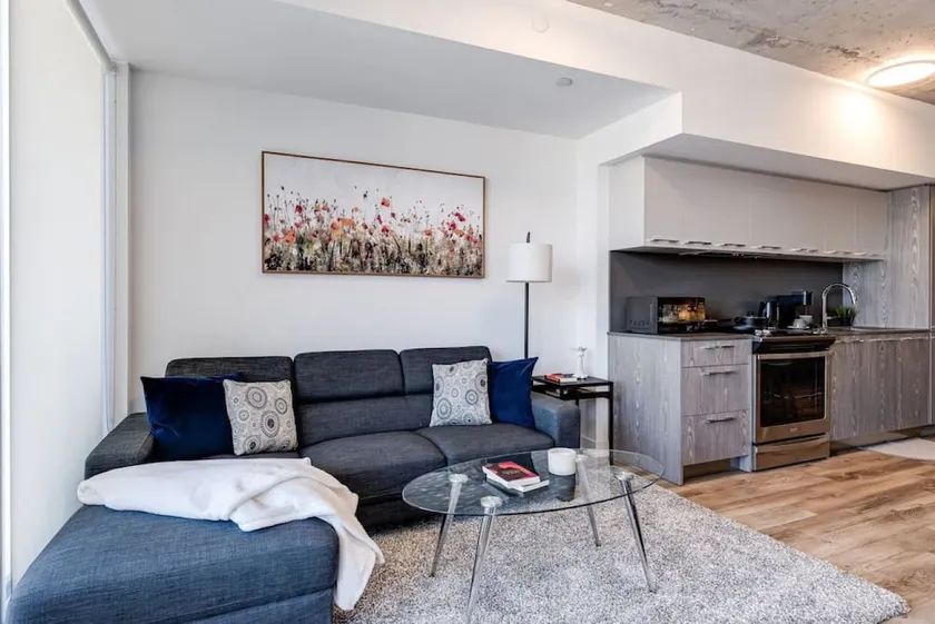 South Riverdale Suite with High-speed WiFi - Image 1